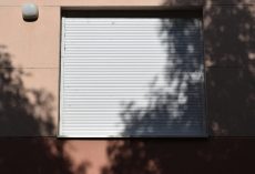 Pannes de volet roulant : le rôle clé de l’artisan pour protéger votre maison à Perpignan